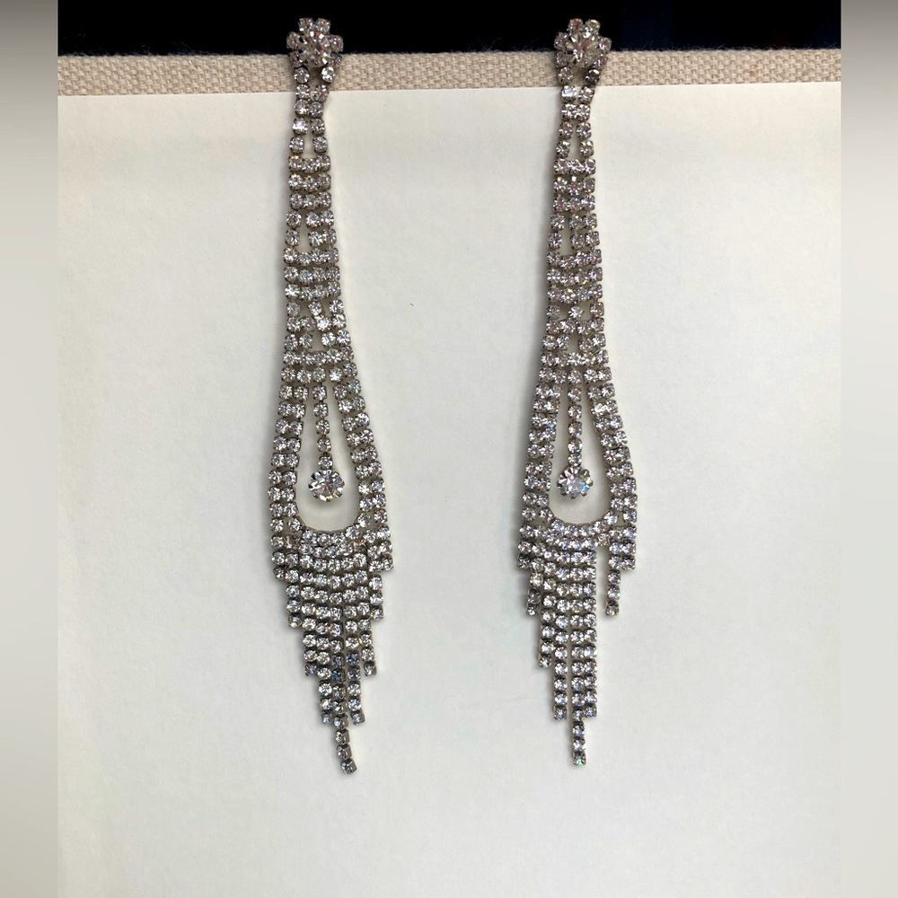 Dangling bikini competition earrings